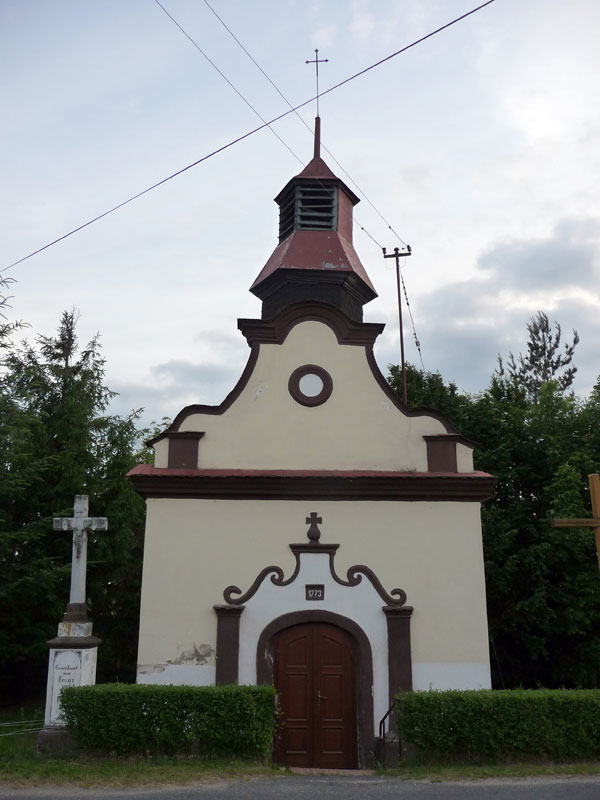 Kaplica w Tarnkowej — widok z boku, 2011