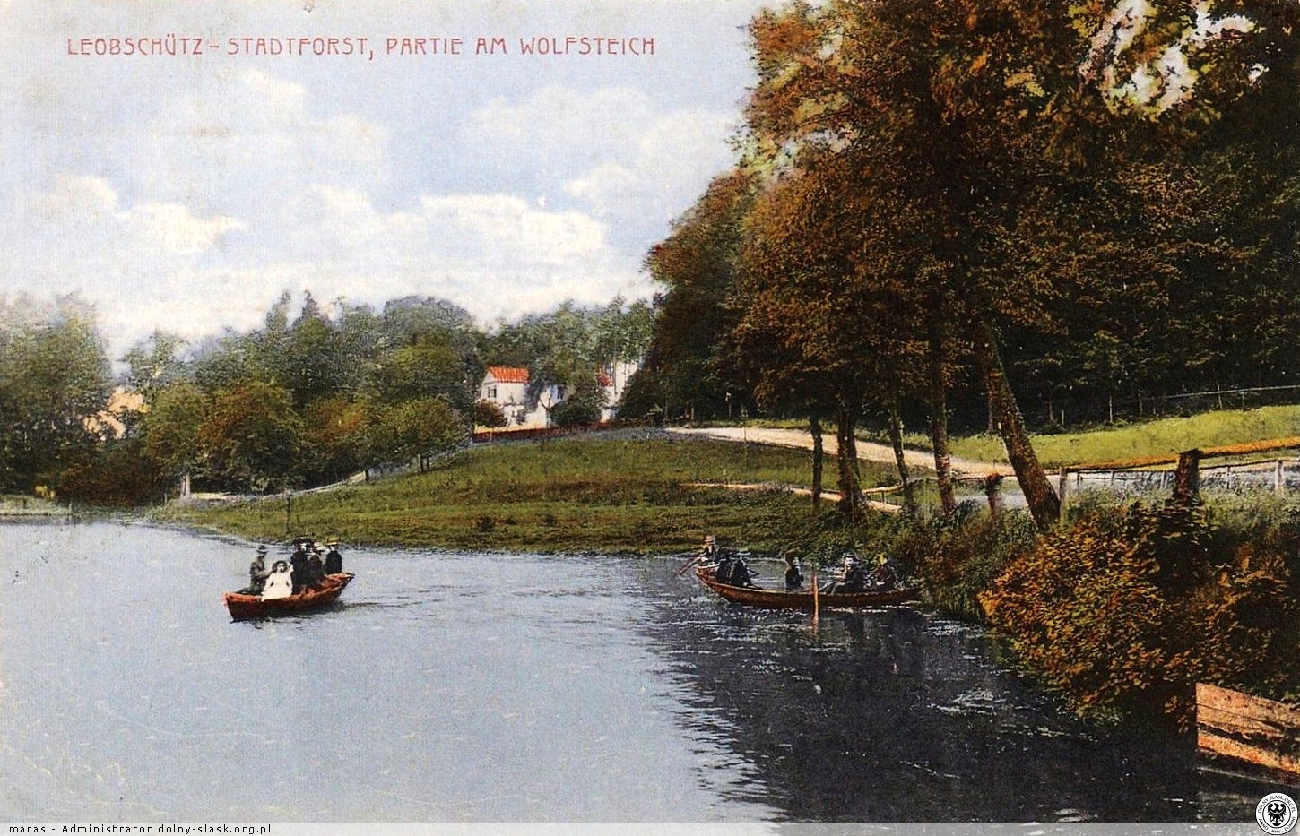 Partie am Wolfsteich — łodzie na stawie